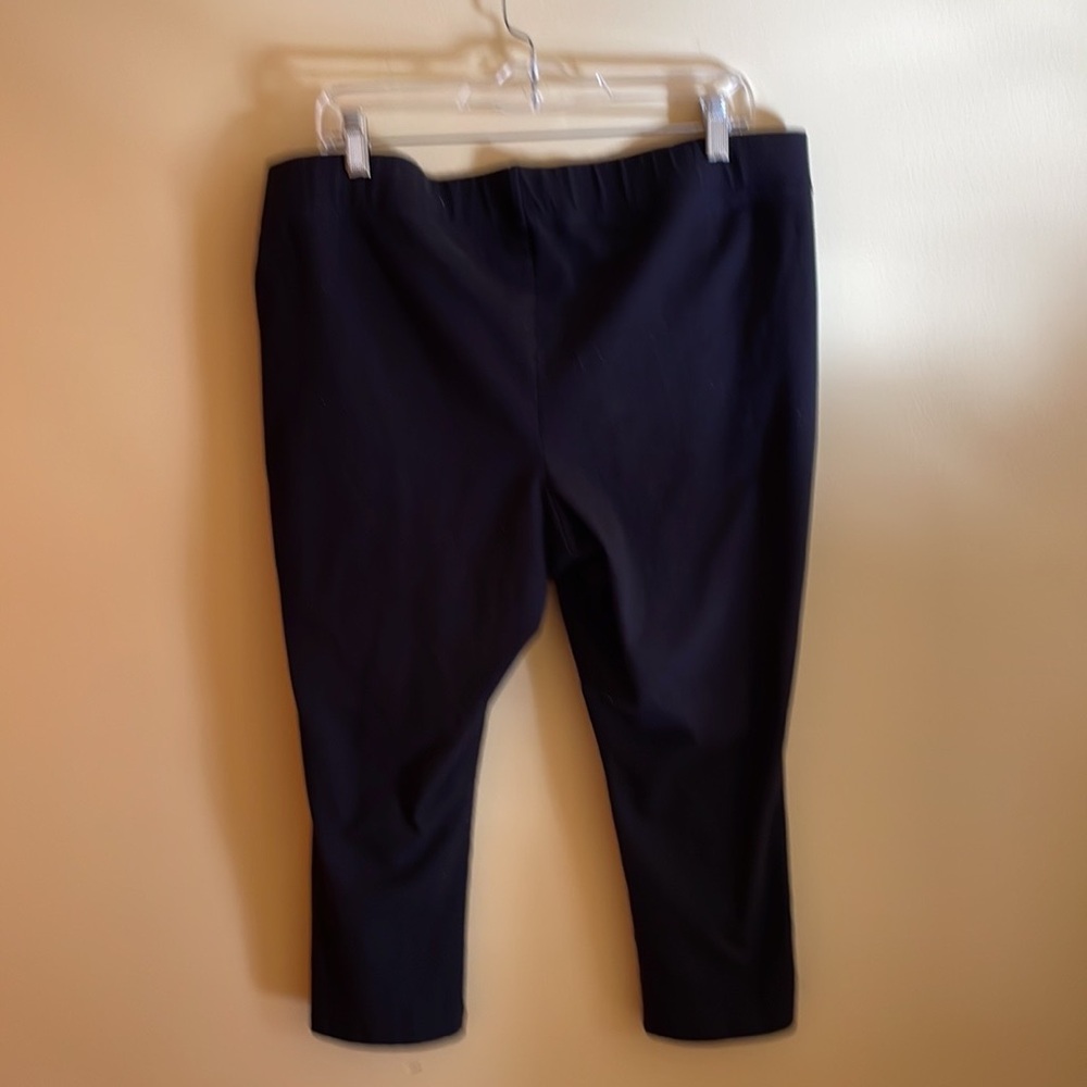 LANE BRYANT LIVI Signature Stretch Capri Legging Black Sz 18/20
